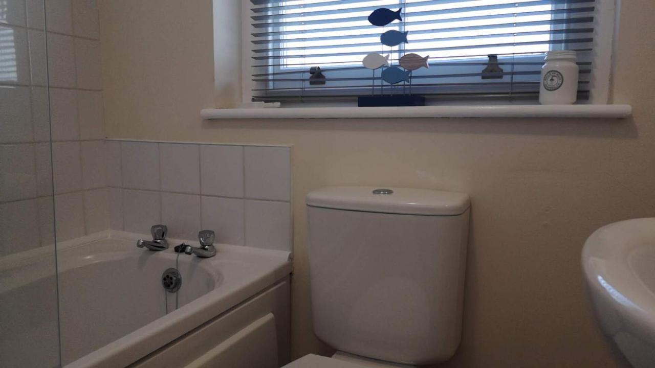 Holiday home Coastal Escape Deal - 2 Bedroom House -Short Lets & Serviced Accommodation Deal